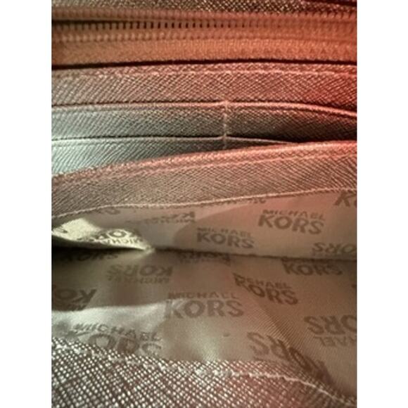 Michael Kors Metallic Silver Clutch Wallet*Jet Set Large Carryall Trifold* - Picture 12 of 14